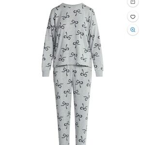 Women's Gray Pajama Set with Bow Pattern